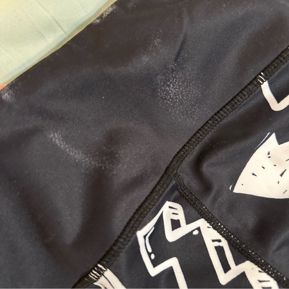 EUC Women’s CVG Lightning Bolt Leggings Size Small - Picture 4 of 4